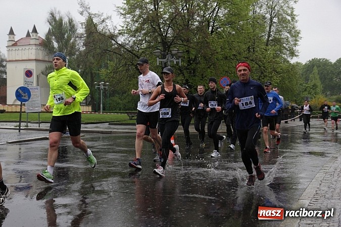 Zdjęcie w galerii na portalu naszraciborz.pl: Deszczowy i rekordowy Bieg bez granic wiadomości z regionu