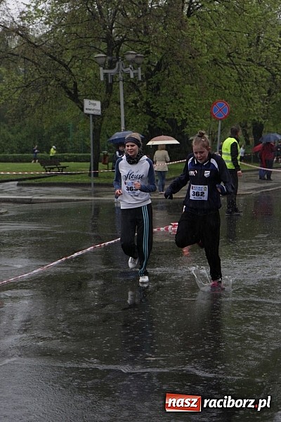 Zdjęcie w galerii na portalu naszraciborz.pl: Deszczowy i rekordowy Bieg bez granic wiadomości z regionu
