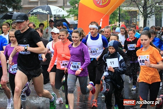Zdjęcie w galerii na portalu naszraciborz.pl: Deszczowy i rekordowy Bieg bez granic wiadomości z regionu