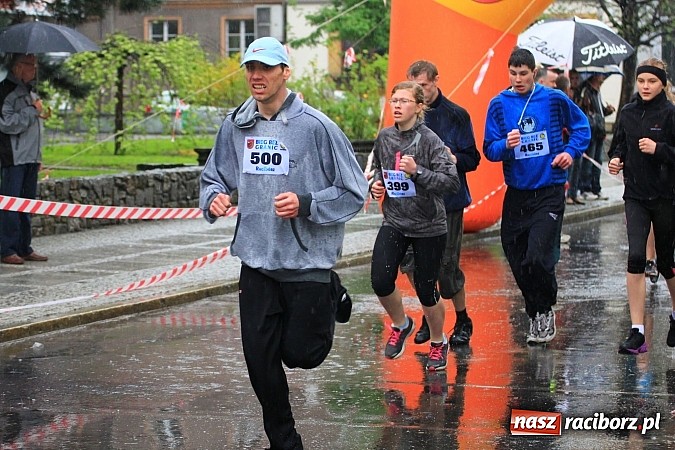 Zdjęcie w galerii na portalu naszraciborz.pl: Deszczowy i rekordowy Bieg bez granic wiadomości z regionu