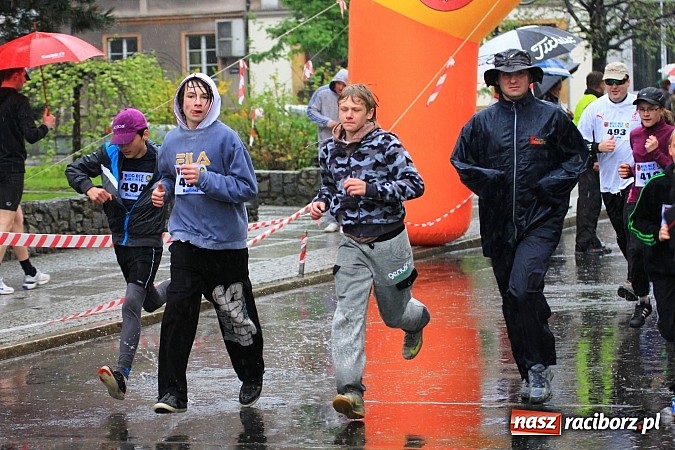 Zdjęcie w galerii na portalu naszraciborz.pl: Deszczowy i rekordowy Bieg bez granic wiadomości z regionu