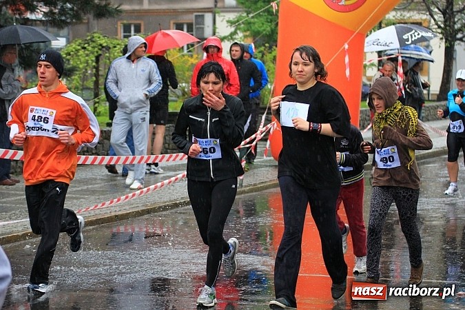 Zdjęcie w galerii na portalu naszraciborz.pl: Deszczowy i rekordowy Bieg bez granic wiadomości z regionu
