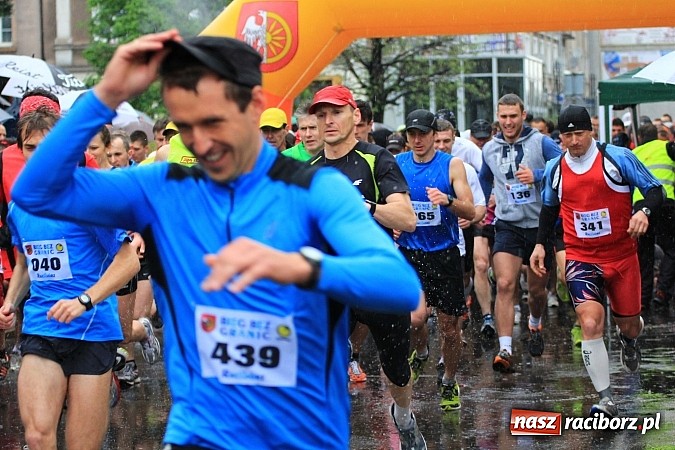 Zdjęcie w galerii na portalu naszraciborz.pl: Deszczowy i rekordowy Bieg bez granic wiadomości z regionu