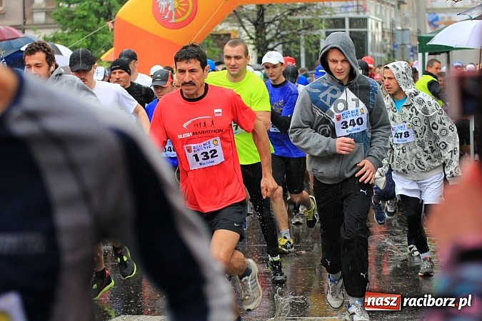 Zdjęcie w galerii na portalu naszraciborz.pl: Deszczowy i rekordowy Bieg bez granic wiadomości z regionu