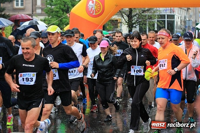 Zdjęcie w galerii na portalu naszraciborz.pl: Deszczowy i rekordowy Bieg bez granic wiadomości z regionu