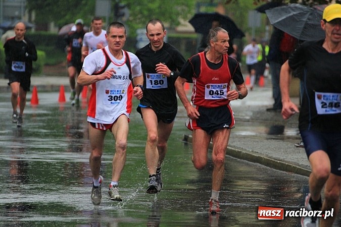 Zdjęcie w galerii na portalu naszraciborz.pl: Deszczowy i rekordowy Bieg bez granic wiadomości z regionu