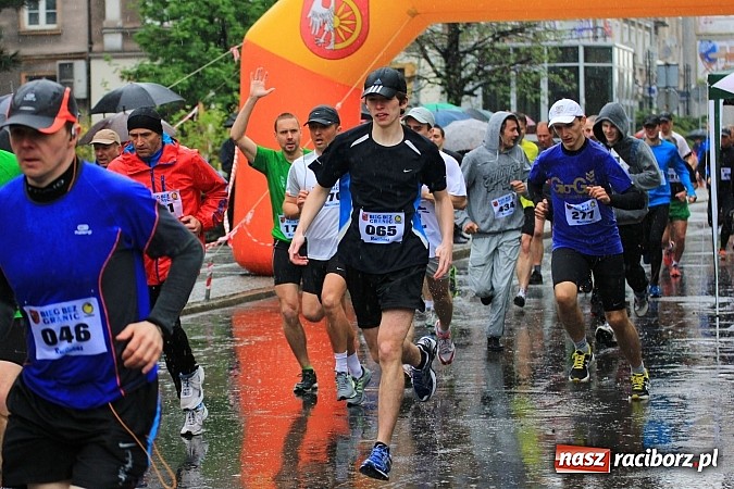 Zdjęcie w galerii na portalu naszraciborz.pl: Deszczowy i rekordowy Bieg bez granic wiadomości z regionu