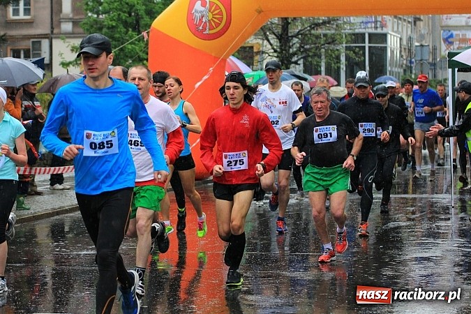 Zdjęcie w galerii na portalu naszraciborz.pl: Deszczowy i rekordowy Bieg bez granic wiadomości z regionu