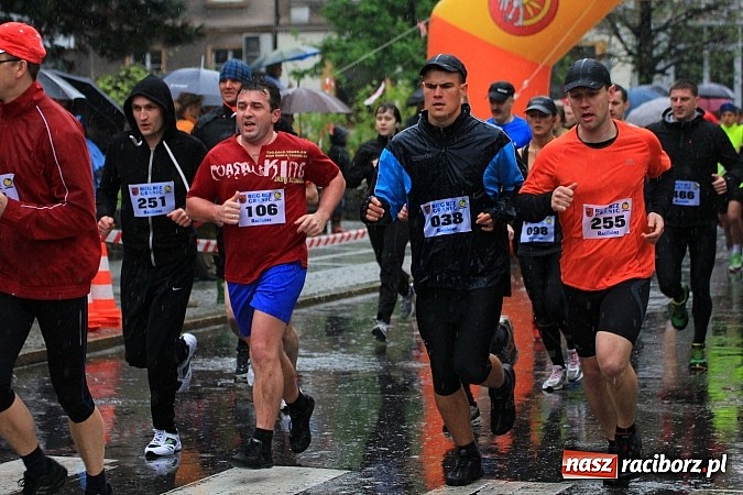 Zdjęcie w galerii na portalu naszraciborz.pl: Deszczowy i rekordowy Bieg bez granic wiadomości z regionu