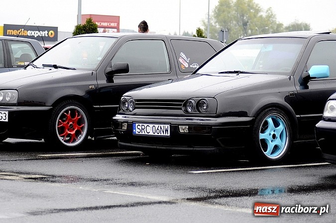 Zdjęcie w galerii na portalu naszraciborz.pl: Zlot VAG w strugach deszczu wiadomości z regionu