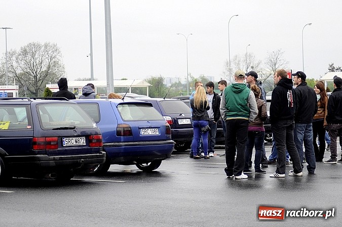 Zdjęcie w galerii na portalu naszraciborz.pl: Zlot VAG w strugach deszczu wiadomości z regionu