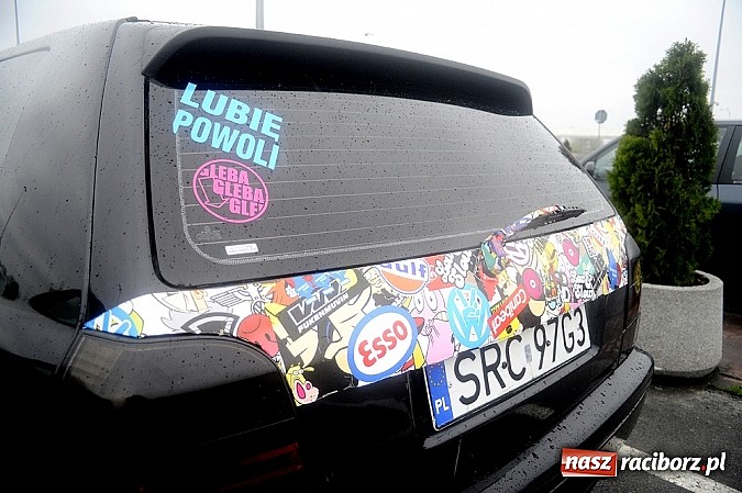 Zdjęcie w galerii na portalu naszraciborz.pl: Zlot VAG w strugach deszczu wiadomości z regionu