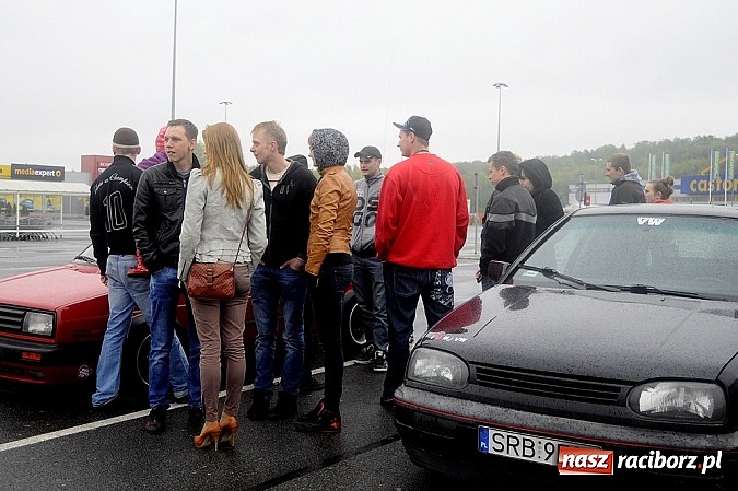 Zdjęcie w galerii na portalu naszraciborz.pl: Zlot VAG w strugach deszczu wiadomości z regionu