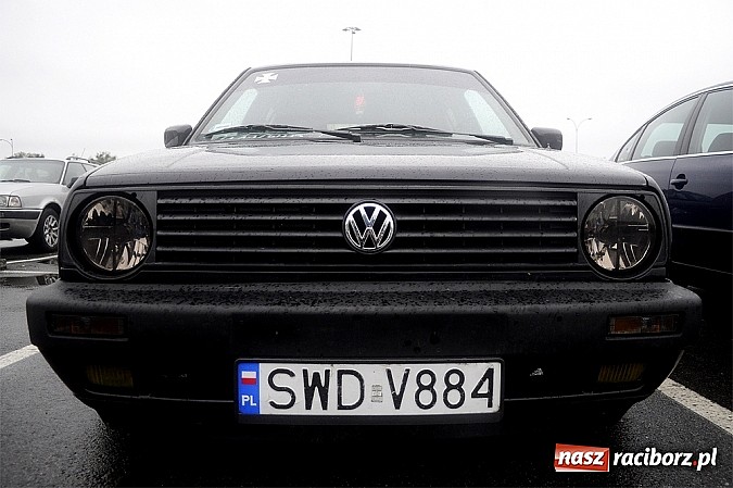 Zdjęcie w galerii na portalu naszraciborz.pl: Zlot VAG w strugach deszczu wiadomości z regionu