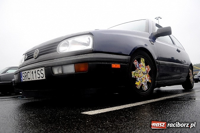 Zdjęcie w galerii na portalu naszraciborz.pl: Zlot VAG w strugach deszczu wiadomości z regionu
