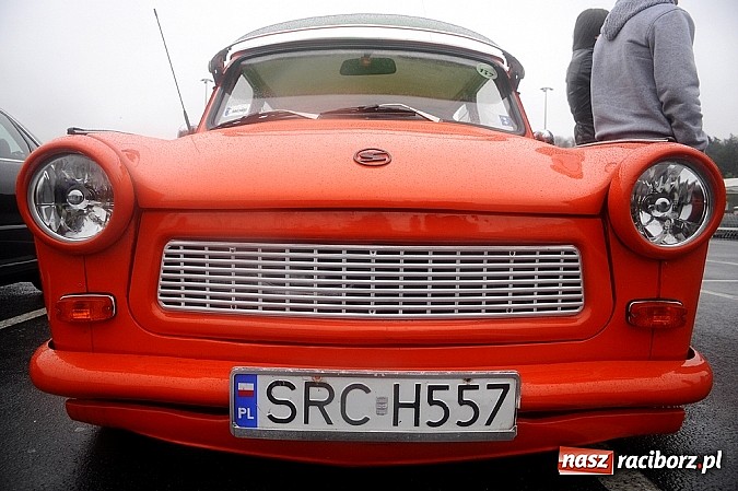 Zdjęcie w galerii na portalu naszraciborz.pl: Zlot VAG w strugach deszczu wiadomości z regionu