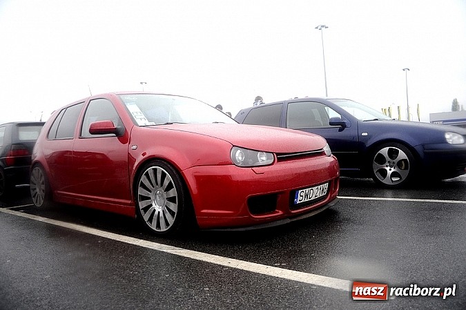 Zdjęcie w galerii na portalu naszraciborz.pl: Zlot VAG w strugach deszczu wiadomości z regionu