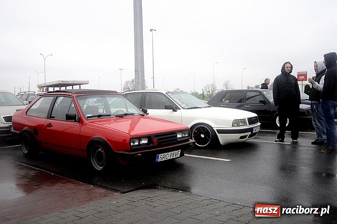 Zdjęcie w galerii na portalu naszraciborz.pl: Zlot VAG w strugach deszczu wiadomości z regionu