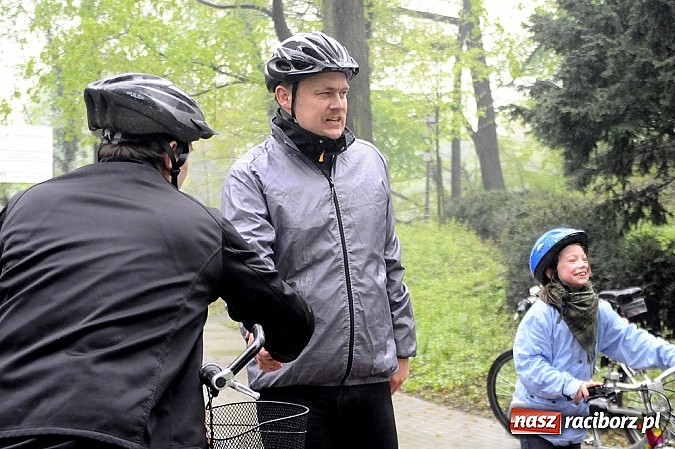 Zdjęcie w galerii na portalu naszraciborz.pl: Deszcz rowerzystom niestraszny wiadomości z regionu