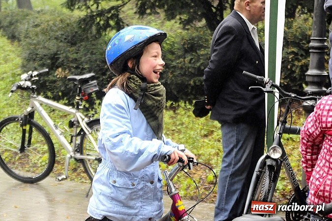 Zdjęcie w galerii na portalu naszraciborz.pl: Deszcz rowerzystom niestraszny wiadomości z regionu
