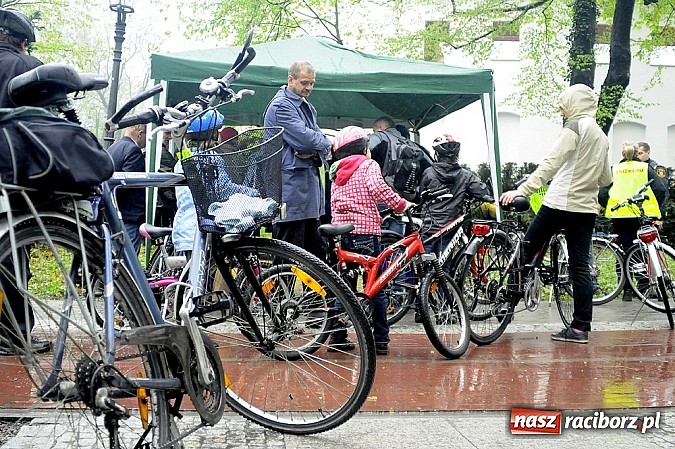 Zdjęcie w galerii na portalu naszraciborz.pl: Deszcz rowerzystom niestraszny wiadomości z regionu
