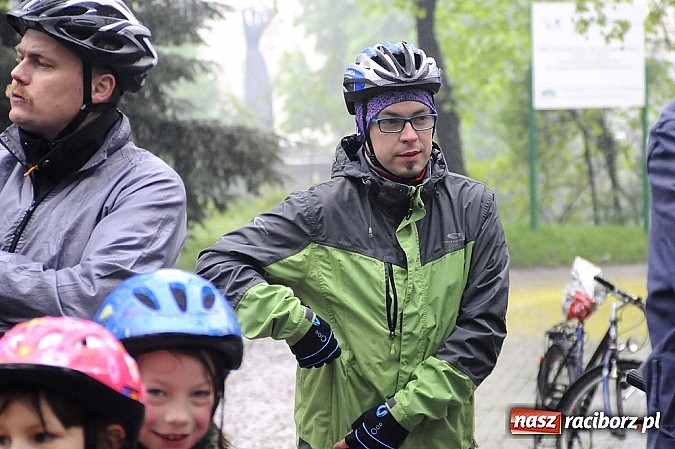 Zdjęcie w galerii na portalu naszraciborz.pl: Deszcz rowerzystom niestraszny wiadomości z regionu