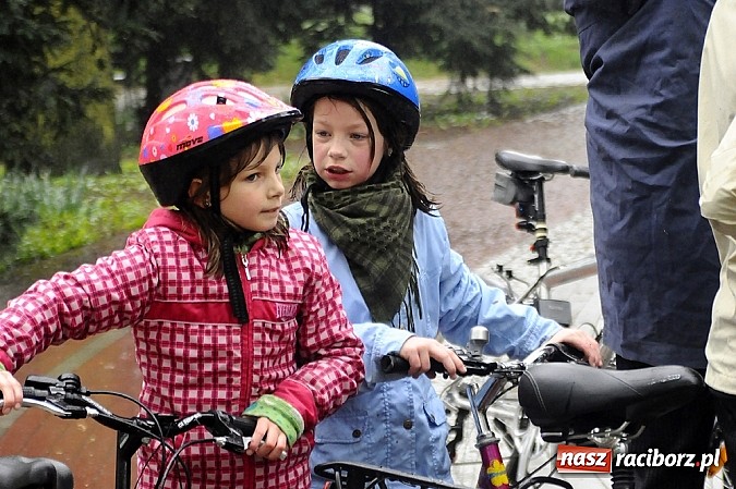 Zdjęcie w galerii na portalu naszraciborz.pl: Deszcz rowerzystom niestraszny wiadomości z regionu