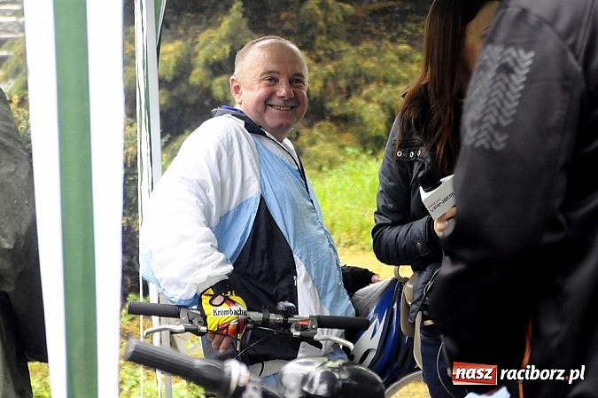 Zdjęcie w galerii na portalu naszraciborz.pl: Deszcz rowerzystom niestraszny wiadomości z regionu