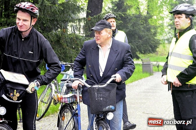 Zdjęcie w galerii na portalu naszraciborz.pl: Deszcz rowerzystom niestraszny wiadomości z regionu