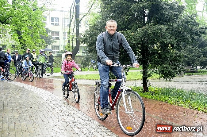 Zdjęcie w galerii na portalu naszraciborz.pl: Deszcz rowerzystom niestraszny wiadomości z regionu
