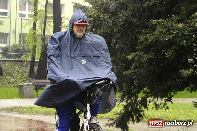 Zdjęcie w galerii na portalu naszraciborz.pl: Deszcz rowerzystom niestraszny wiadomości z regionu