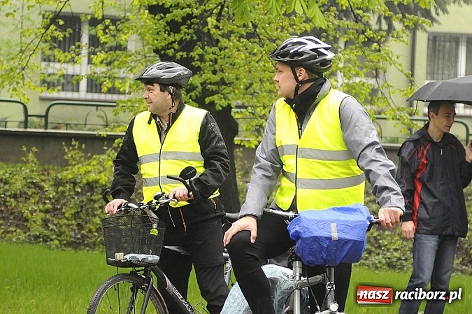 Zdjęcie w galerii na portalu naszraciborz.pl: Deszcz rowerzystom niestraszny wiadomości z regionu