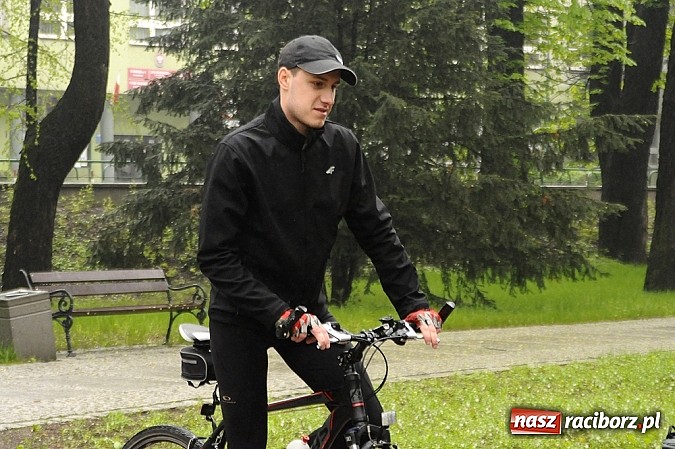 Zdjęcie w galerii na portalu naszraciborz.pl: Deszcz rowerzystom niestraszny wiadomości z regionu