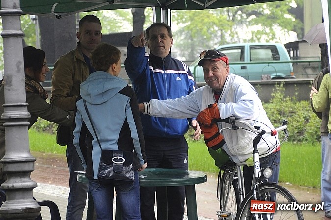 Zdjęcie w galerii na portalu naszraciborz.pl: Deszcz rowerzystom niestraszny wiadomości z regionu