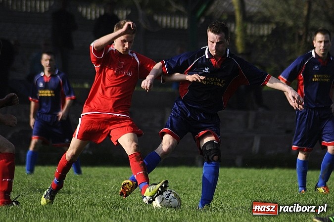 Zdjęcie w galerii na portalu naszraciborz.pl: Gol Stawiarza na miarę zwycięstwa wiadomości z regionu