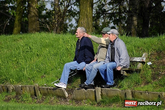 Zdjęcie w galerii na portalu naszraciborz.pl: Gol Stawiarza na miarę zwycięstwa wiadomości z regionu