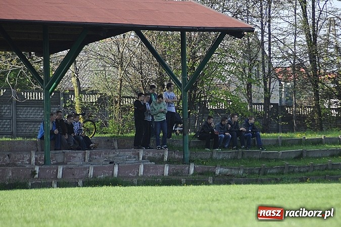 Zdjęcie w galerii na portalu naszraciborz.pl: Gol Stawiarza na miarę zwycięstwa wiadomości z regionu