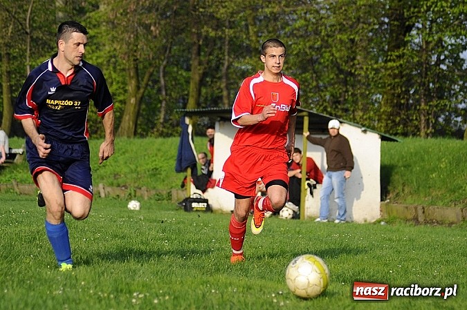 Zdjęcie w galerii na portalu naszraciborz.pl: Gol Stawiarza na miarę zwycięstwa wiadomości z regionu