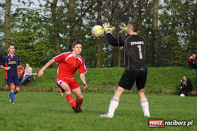 Zdjęcie w galerii na portalu naszraciborz.pl: Gol Stawiarza na miarę zwycięstwa wiadomości z regionu
