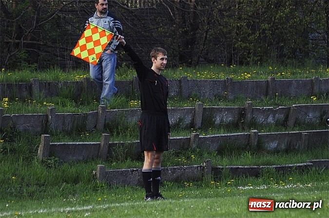 Zdjęcie w galerii na portalu naszraciborz.pl: Gol Stawiarza na miarę zwycięstwa wiadomości z regionu