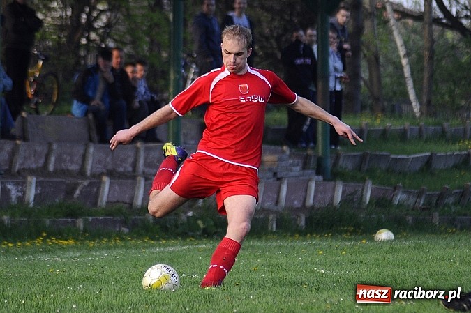 Zdjęcie w galerii na portalu naszraciborz.pl: Gol Stawiarza na miarę zwycięstwa wiadomości z regionu