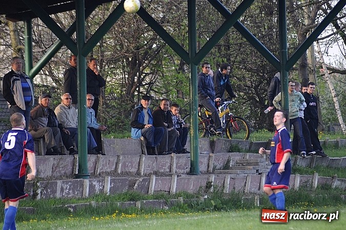 Zdjęcie w galerii na portalu naszraciborz.pl: Gol Stawiarza na miarę zwycięstwa wiadomości z regionu