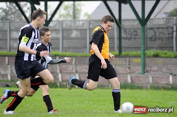 Zdjęcie w galerii na portalu naszraciborz.pl: Szuścik i Dostoł rozgromili Krzyżkowice wiadomości z regionu
