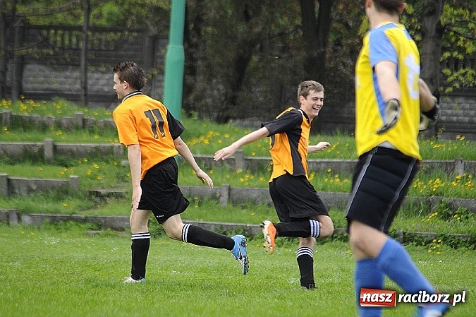 Zdjęcie w galerii na portalu naszraciborz.pl: Szuścik i Dostoł rozgromili Krzyżkowice wiadomości z regionu