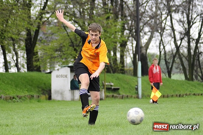 Zdjęcie w galerii na portalu naszraciborz.pl: Szuścik i Dostoł rozgromili Krzyżkowice wiadomości z regionu