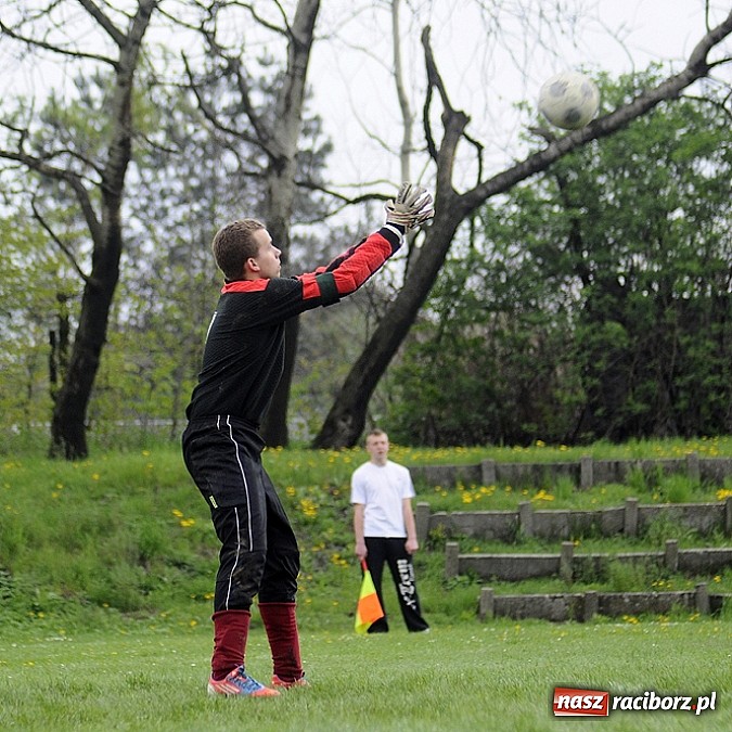 Zdjęcie w galerii na portalu naszraciborz.pl: Szuścik i Dostoł rozgromili Krzyżkowice wiadomości z regionu