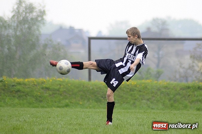 Zdjęcie w galerii na portalu naszraciborz.pl: Szuścik i Dostoł rozgromili Krzyżkowice wiadomości z regionu