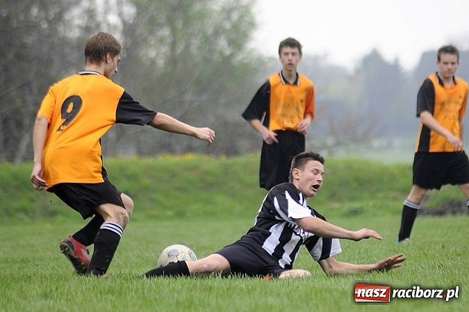 Zdjęcie w galerii na portalu naszraciborz.pl: Szuścik i Dostoł rozgromili Krzyżkowice wiadomości z regionu