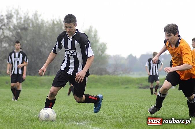 Zdjęcie w galerii na portalu naszraciborz.pl: Szuścik i Dostoł rozgromili Krzyżkowice wiadomości z regionu