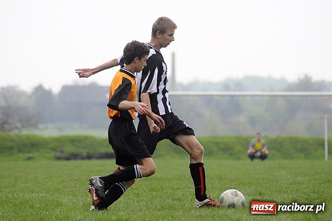 Zdjęcie w galerii na portalu naszraciborz.pl: Szuścik i Dostoł rozgromili Krzyżkowice wiadomości z regionu